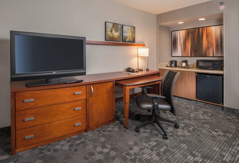 Люкс, Courtyard By Marriott Fairfax Fair Oaks