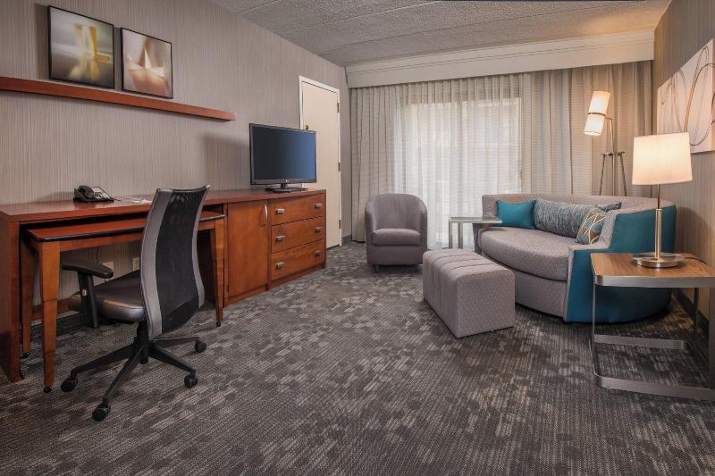 Люкс, Courtyard By Marriott Fairfax Fair Oaks