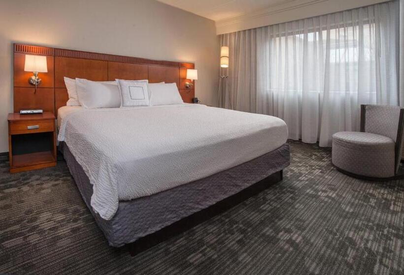 Люкс Кровать Кинг, Courtyard By Marriott Fairfax Fair Oaks