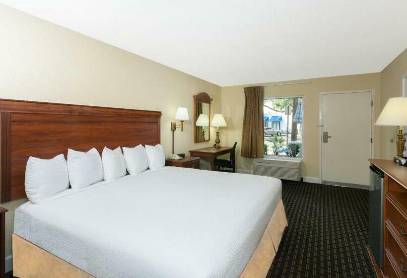 Номер Стандарт Кровать Кинг Адаптированный для Инвалидов, Days Inn By Wyndham Port Charlotte Town Center