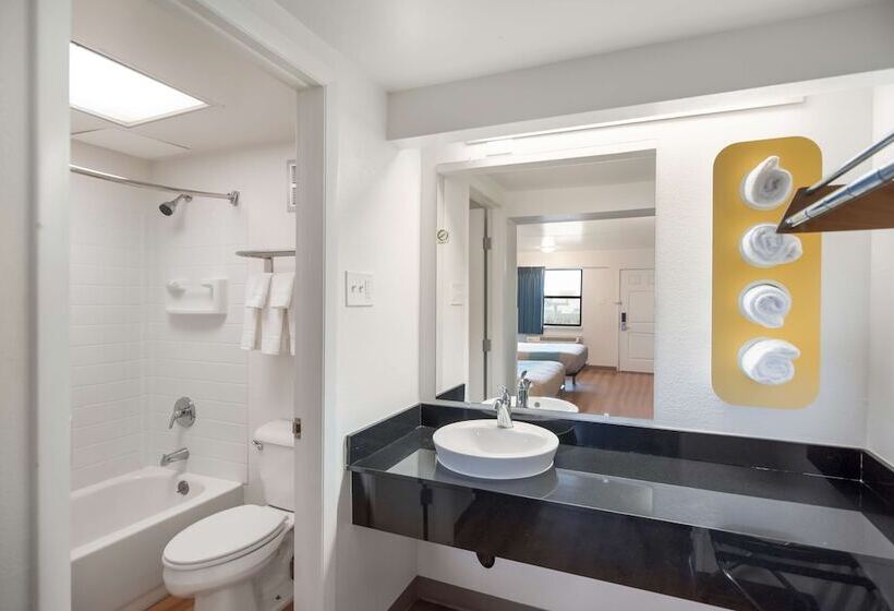 Номер Deluxe, Motel 6 Colorado Springs, Co   Air Force Academy