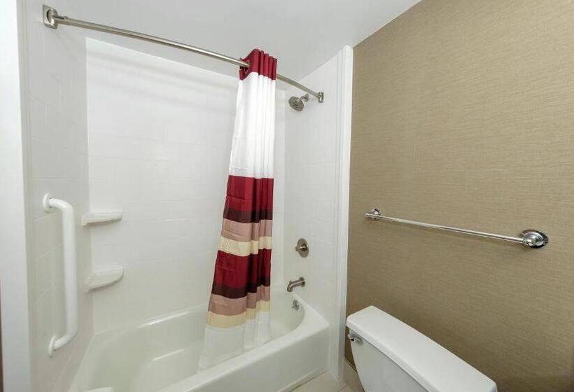 Номер Superior, Red Roof Inn & Suites Newburgh   Stewart Airport West Point