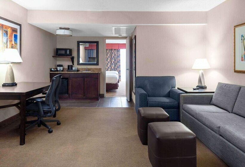 سوئیت پریمیوم, Embassy Suites By Hilton Kansas City Plaza