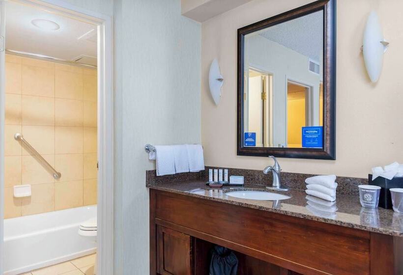 سوئیت برای معلولان, Embassy Suites By Hilton Kansas City Plaza