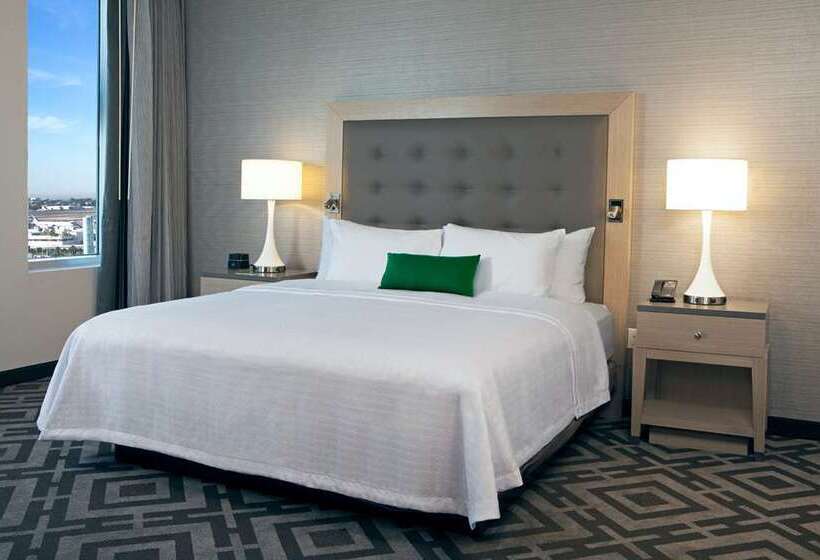 سوییت خانوادگی, Embassy Suites By Hilton Kansas City Plaza