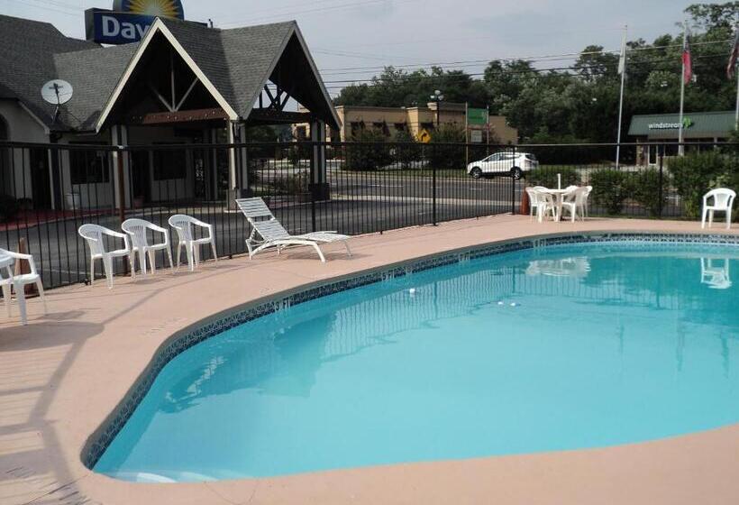 Стандартный Номер Кровать Кинг, Knights Inn Cleveland, Ga