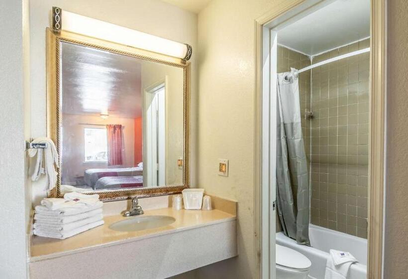 Номер Deluxe Кровать Кинг, Motel 6 Portsmouth, Va