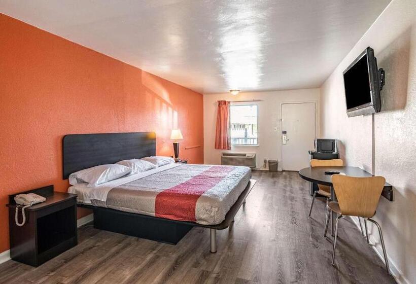 Номер Deluxe Кровать Кинг, Motel 6 Portsmouth, Va