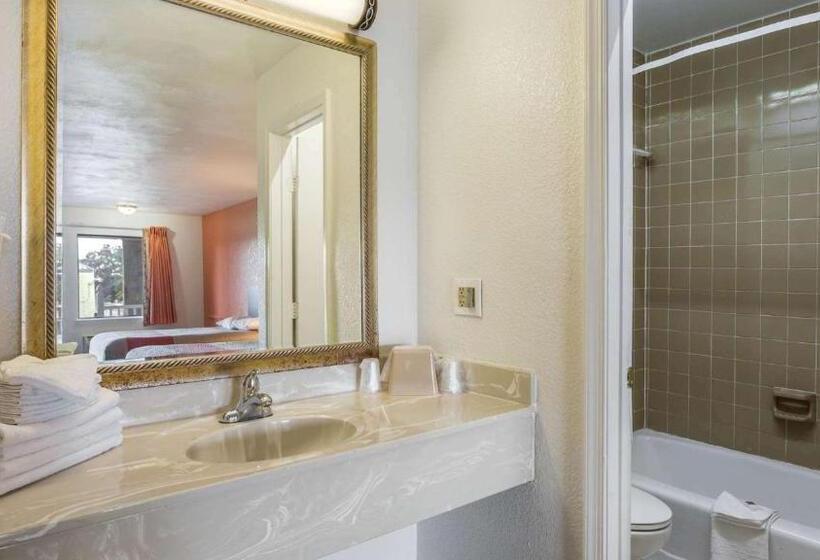 Четырехместный Номер Deluxe, Motel 6 Portsmouth, Va