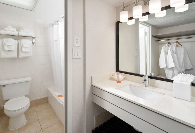 Номер Deluxe, Wyndham I-Drive Avanti Resort & Conference Center