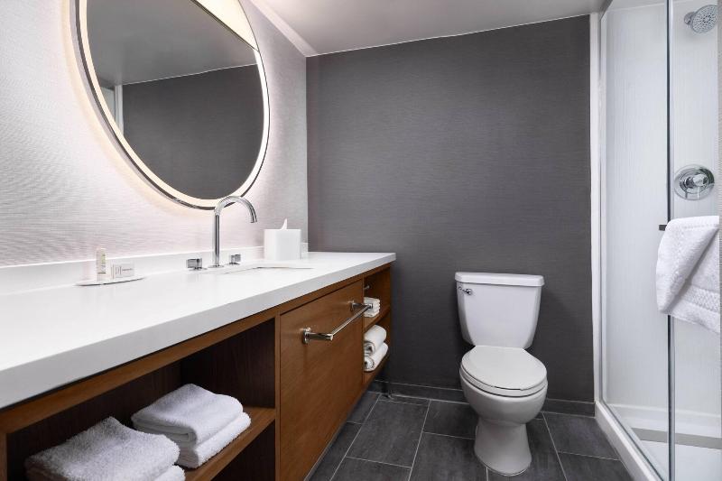 מיטת קינג בסוויטה, Courtyard By Marriott San Diego Mission Valley/hotel Circle