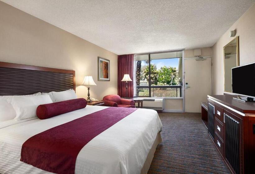 장애인을 위한 킹사이즈 침대 스탠다드 룸, Ramada By Wyndham Sunnyvale/silicon Valley
