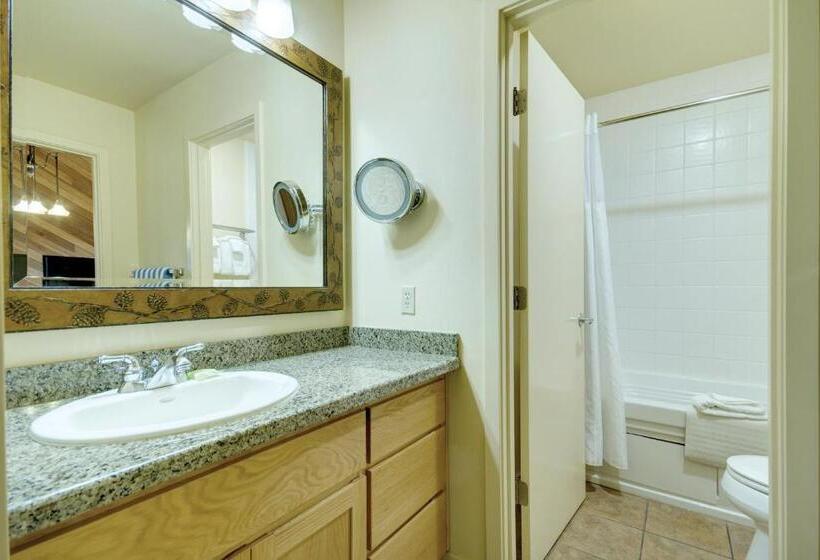 Suite, Seventh Mountain Resort