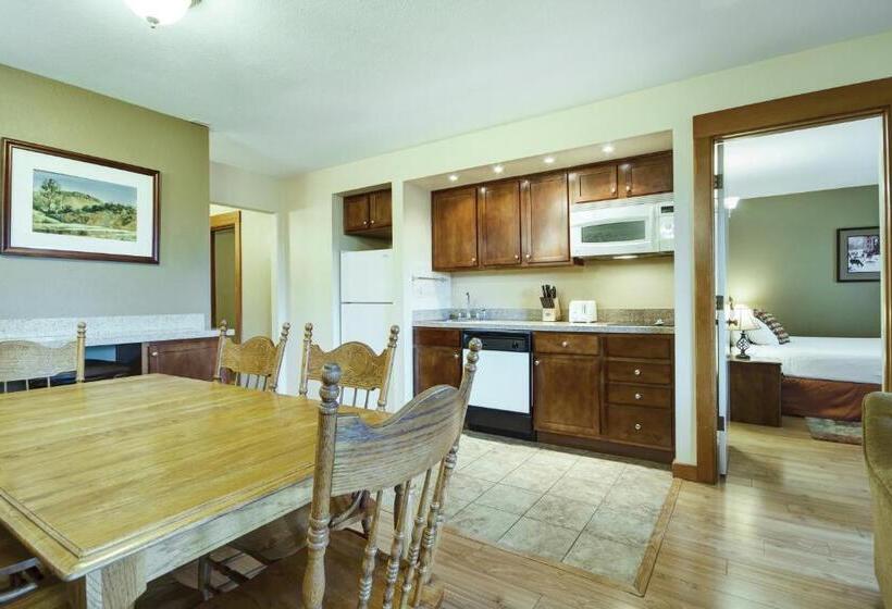 Suite, Seventh Mountain Resort