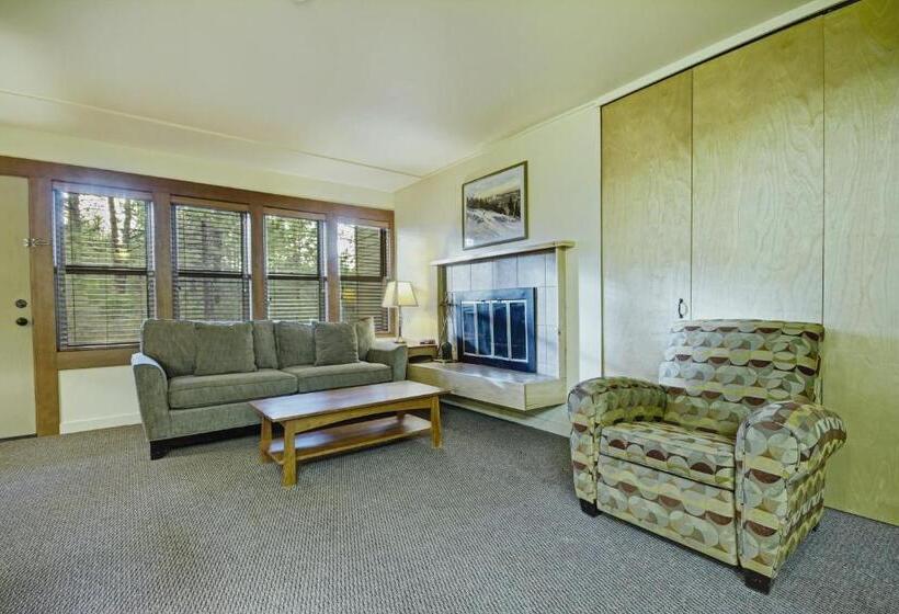 Studio Standard, Seventh Mountain Resort