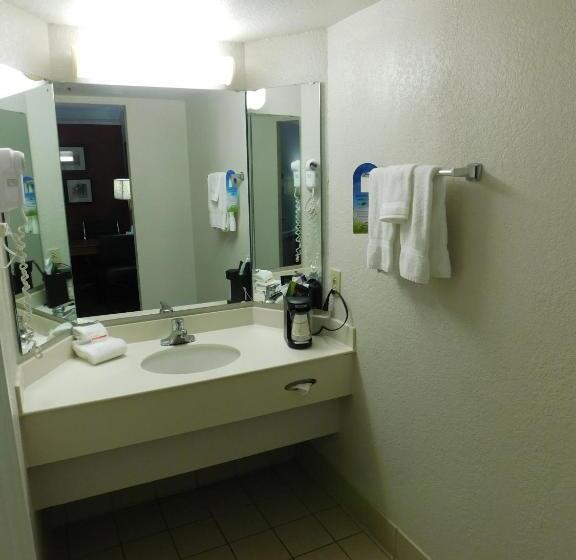 Standard Szoba 2 Franciaággyal, Days Inn & Suites By Wyndham Schaumburg  Woodfield Mall