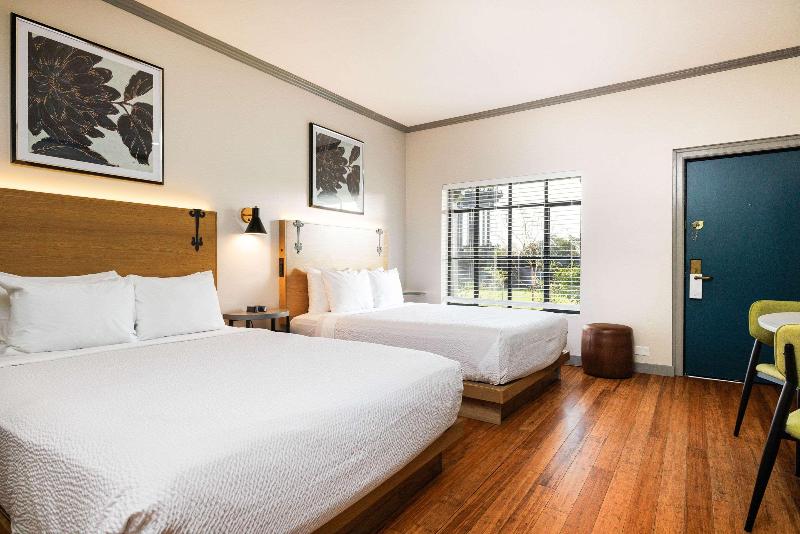 장애인을 위한 킹사이즈 침대 스탠다드 룸, La Quinta Inn By Wyndham Savannah Midtown