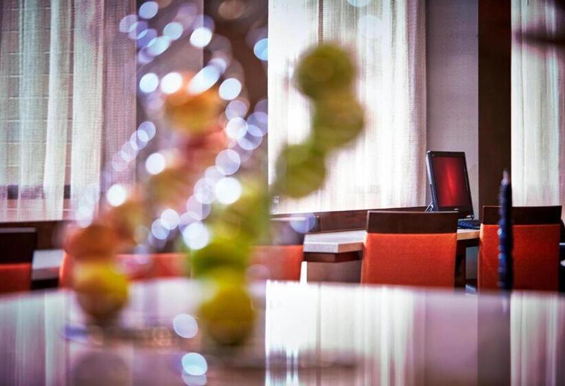 Номер Клуб Кровать Кинг, Columbus Airport Marriott