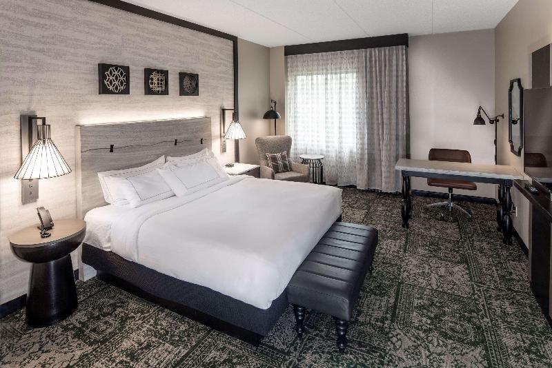 Стандартный Номер Кровать Кинг, Hilton Appleton Paper Valley