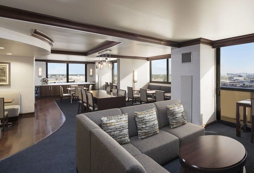 Номер Клуб, Sheraton Norfolk Waterside