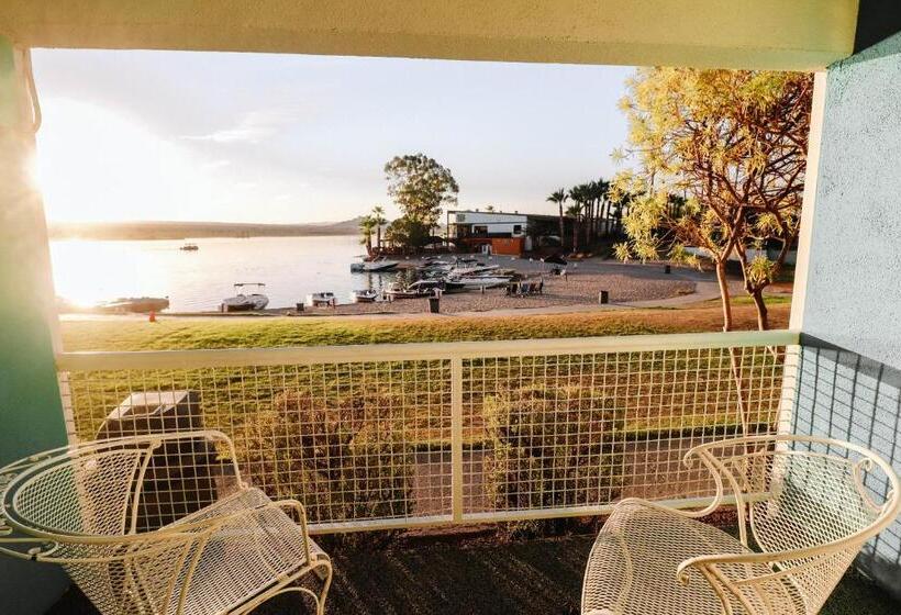 חדר סטנדרט עם מיטת קינג, The Nautical Beachfront Resort