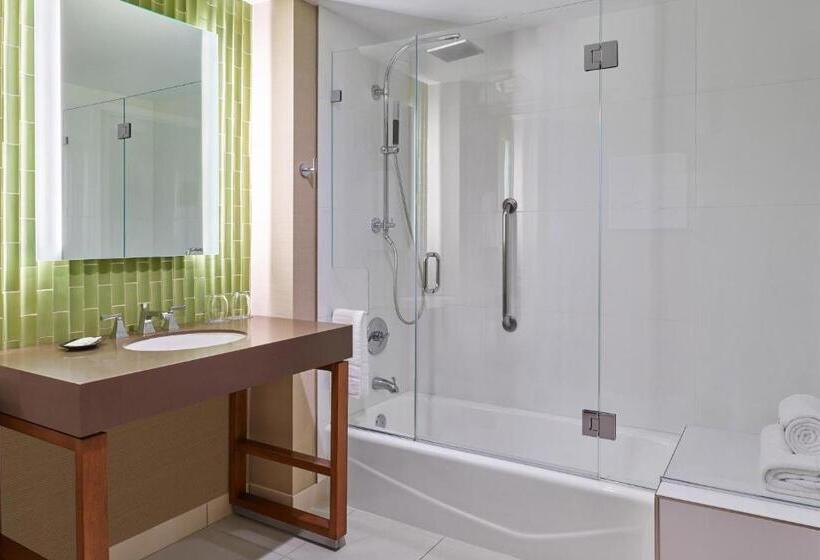 Deluxe Szoba Kind Size Bed, The Westin San Diego Gaslamp Quarter