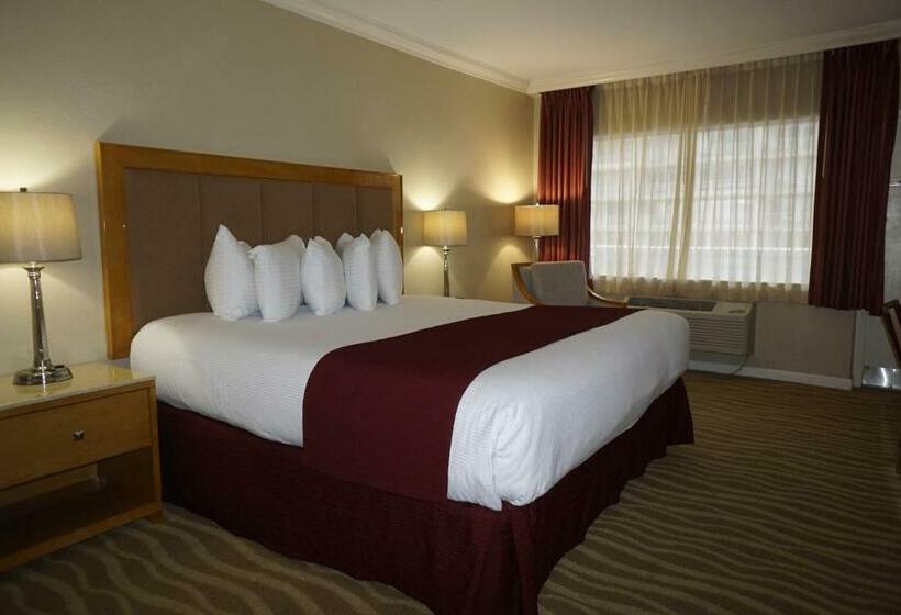 חדר סטנדרט עם מיטת קינג, Ocean Sky Hotel & Resort