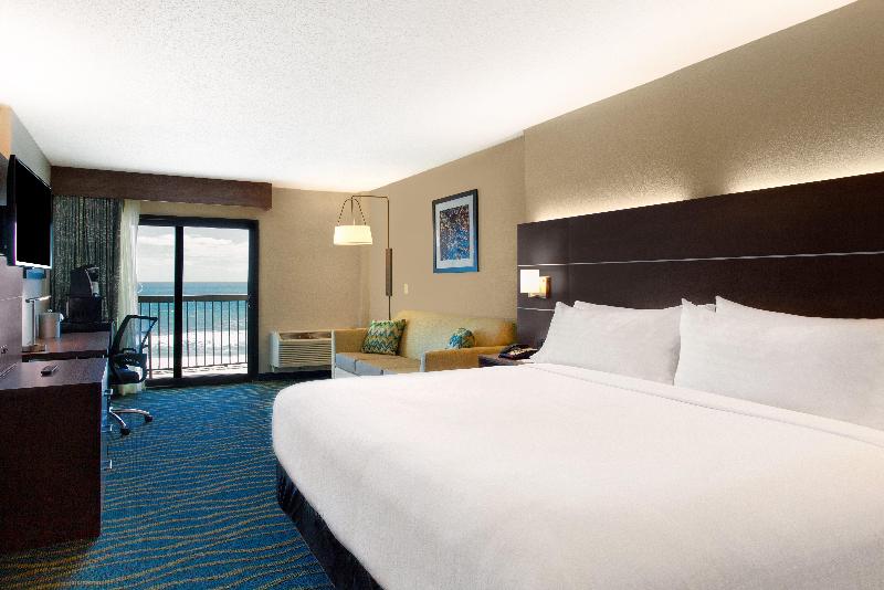 장애인을 위한 킹사이즈 침대 스탠다드 룸, Holiday Inn Express & Suites Oceanfront Daytona Beach Shores, An Ihg