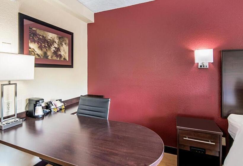 Номер Superior Кровать Кинг, Red Roof Inn Hampton Coliseum And Convention Center