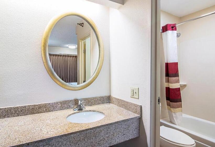 Номер Deluxe, Red Roof Inn Hampton Coliseum And Convention Center