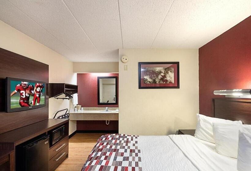 带大床的豪华间, Red Roof Inn Madison, Wi