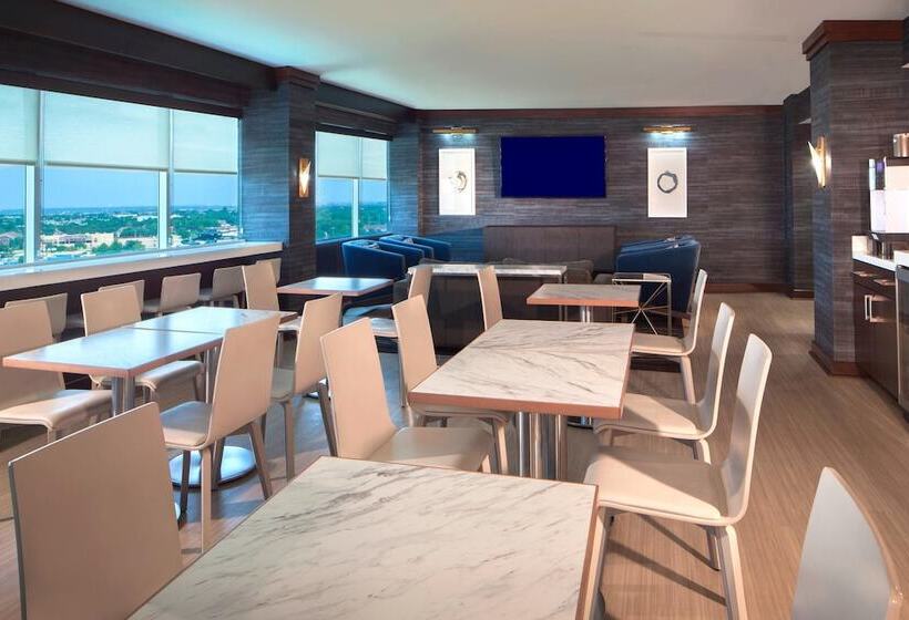 חדר קלאב, Sheraton Arlington