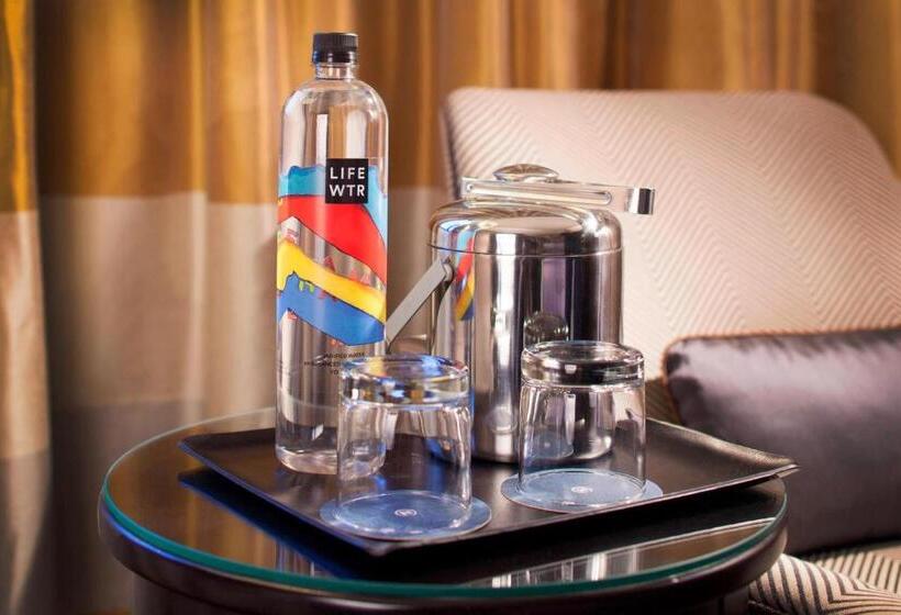 클럽 룸 킹침대, Sheraton Dfw Airport
