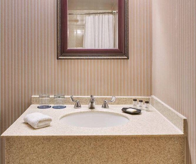 스탠다드 룸 더블 침대 2개, Sheraton Inner Harbor