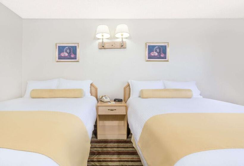 Номер Стандарт 2 Двуспальные Кровати, Super 8 By Wyndham Lake Havasu City