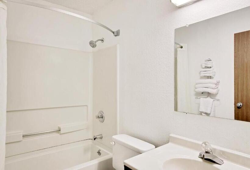 Люкс Deluxe Кровать Кинг, Super 8 By Wyndham Newburgh/west Point Stewart Intl Airport