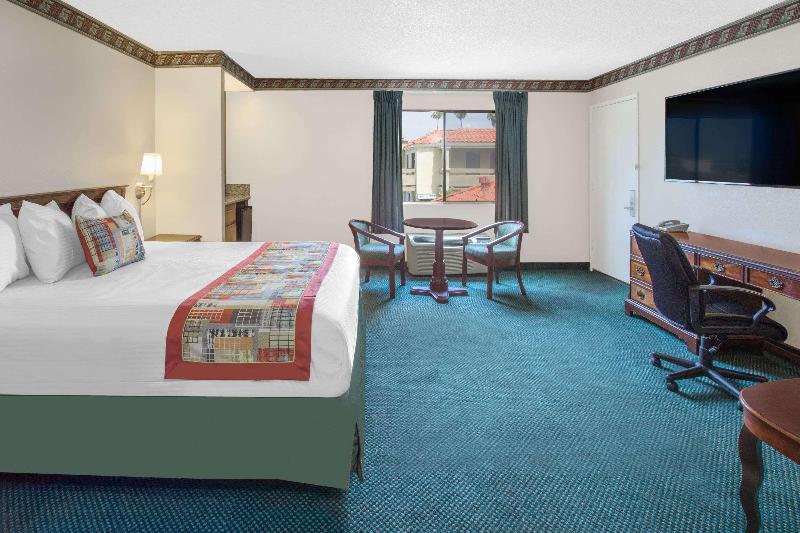 Люкс Кровать Кинг, Travelodge By Wyndham Costa Mesa Newport Beach Hacienda