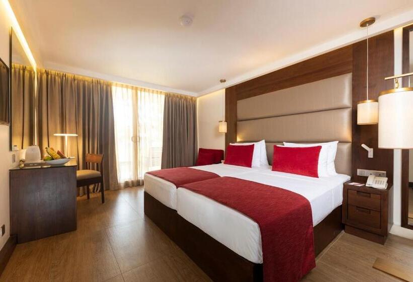 Номер Deluxe, Pegasus Reef   A Beach Resort In Colombo