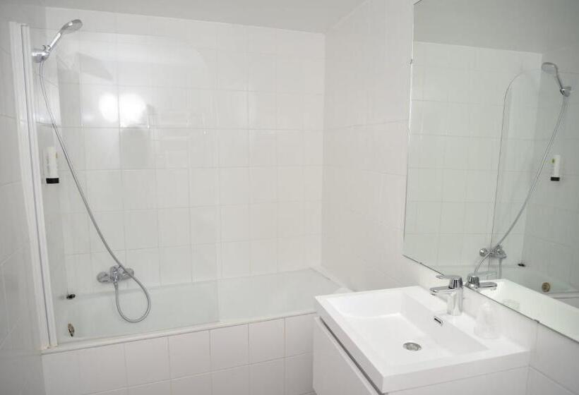 Номер Стандарт Трехместный, Etc...hôtel   Strasbourg Hyper Centre