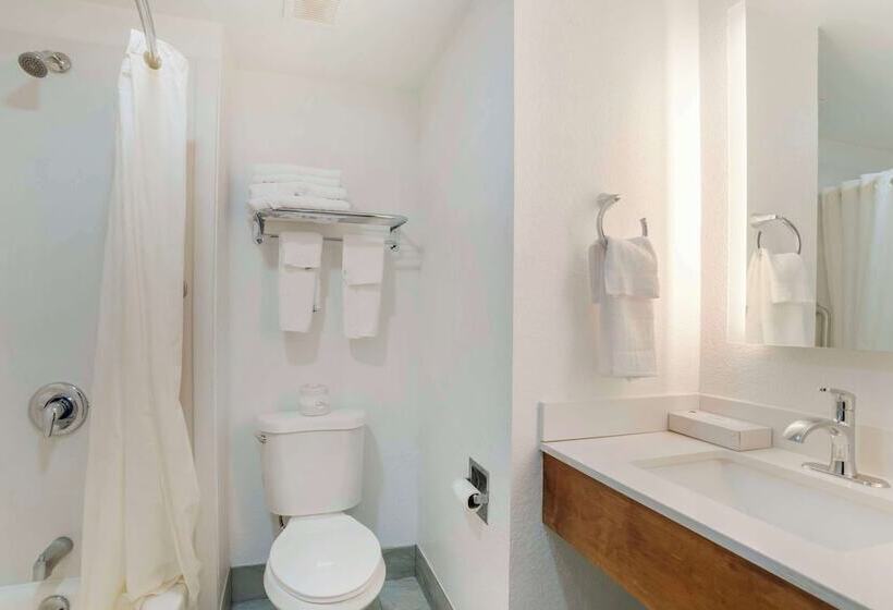 Номер Стандарт 2 Двуспальные Кровати, Best Western Statesville Inn