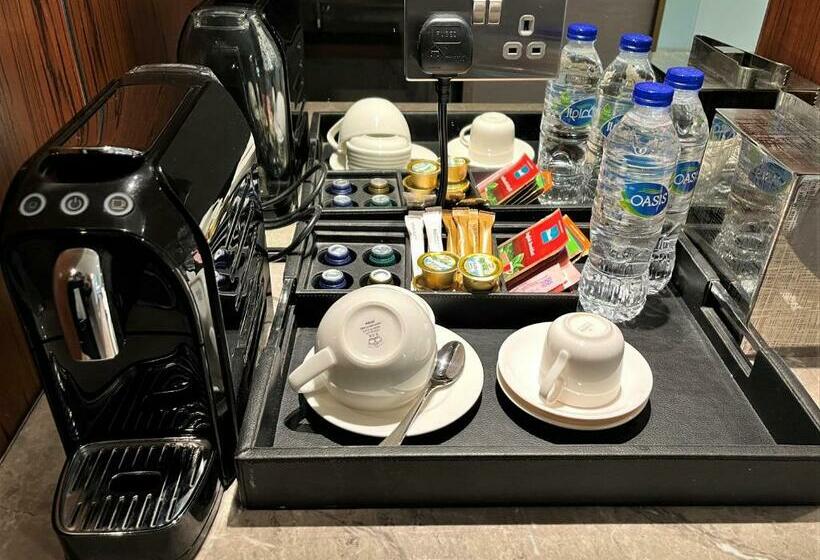 Номер Deluxe Вид на Сад, Le Méridien Dubai Hotel & Conference Centre