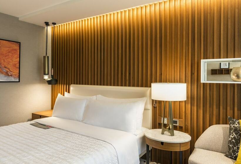 Номер Deluxe Вид на Сад, Le Méridien Dubai Hotel & Conference Centre