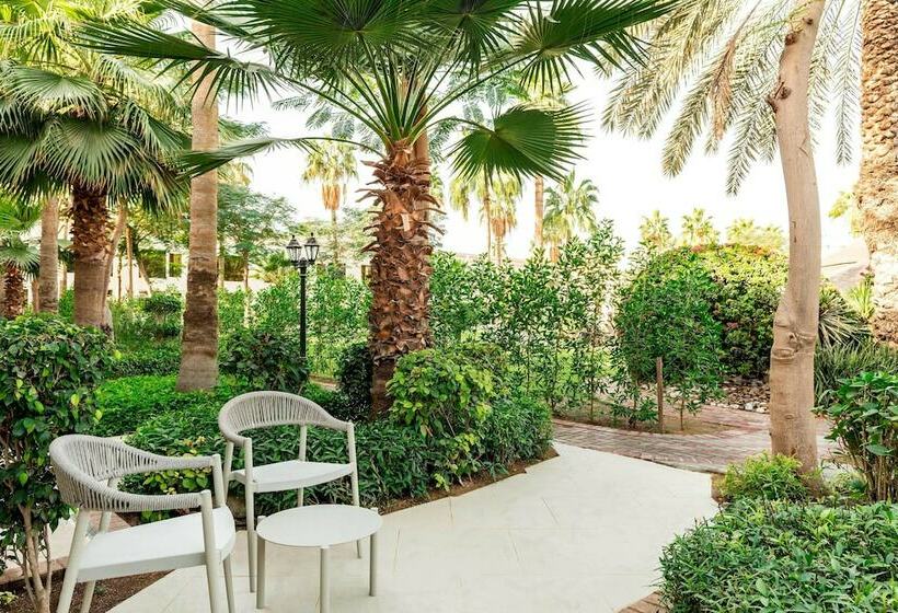 Номер Deluxe Вид на Сад, Le Méridien Dubai Hotel & Conference Centre