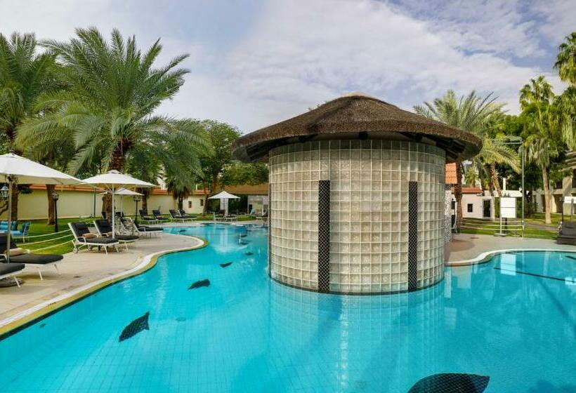 Клубный номер с видом на сад, Le Méridien Dubai Hotel & Conference Centre