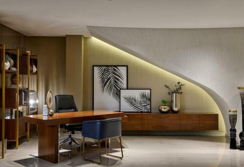 Королевский Люкс, Le Méridien Dubai Hotel & Conference Centre