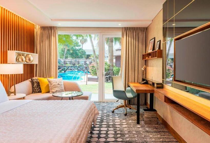 Номер Superior Вид на Бассейн, Le Méridien Dubai Hotel & Conference Centre