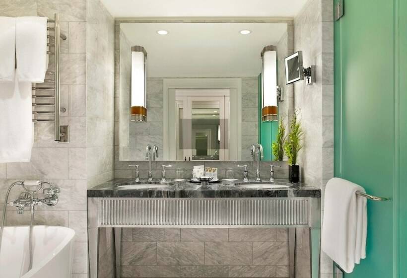 带2个双人床的标准工作室, St. Regis Aspen Resort