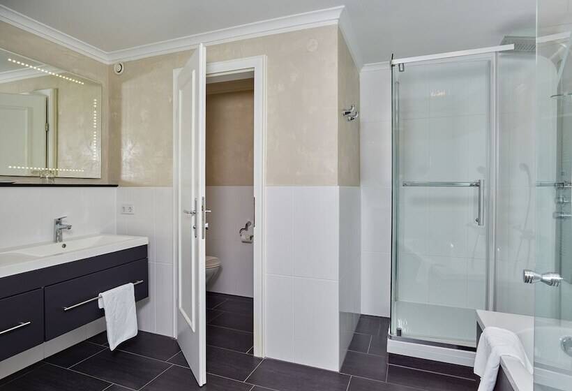 דירת חדר, A Vita Viktoria & A Vita Living Luxury Apartments