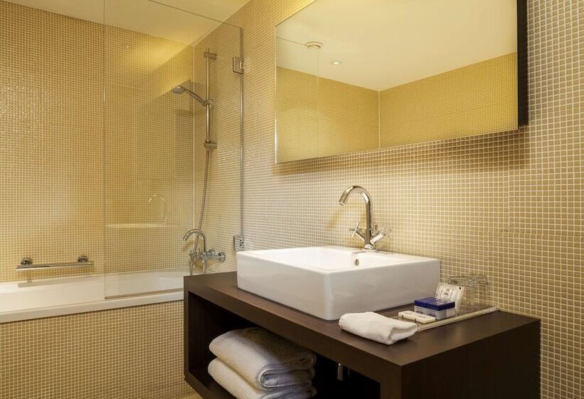 اتاق استاندارد با چشم‌انداز شهر, Park Inn By Radisson Antwerp City Centre