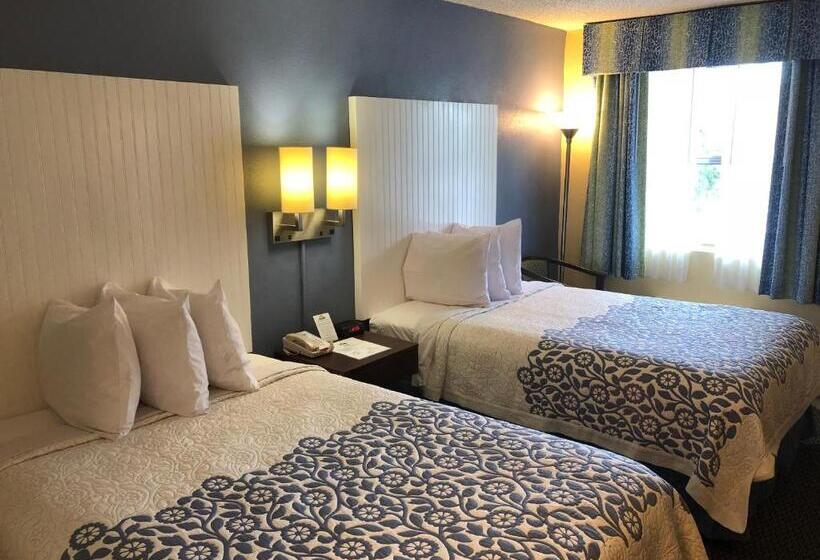 ２ダブルベッドのスタンダードルーム, Days Inn By Wyndham Bradenton I75